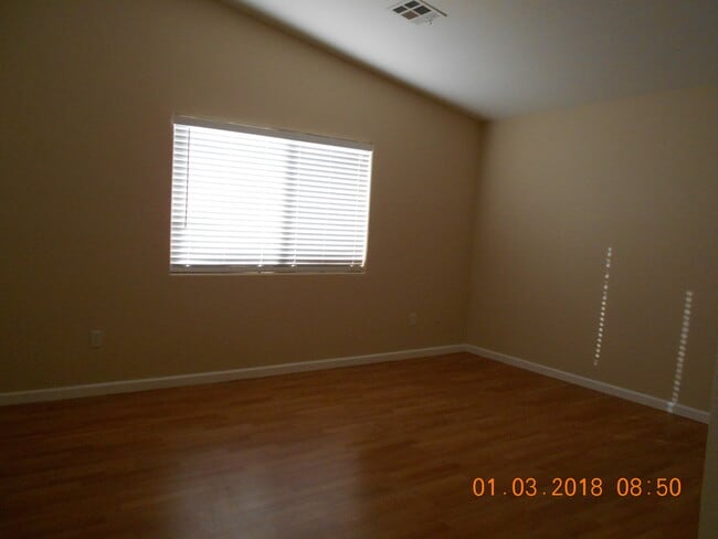 Building Photo - SPACIOUS Single Story in NLV!