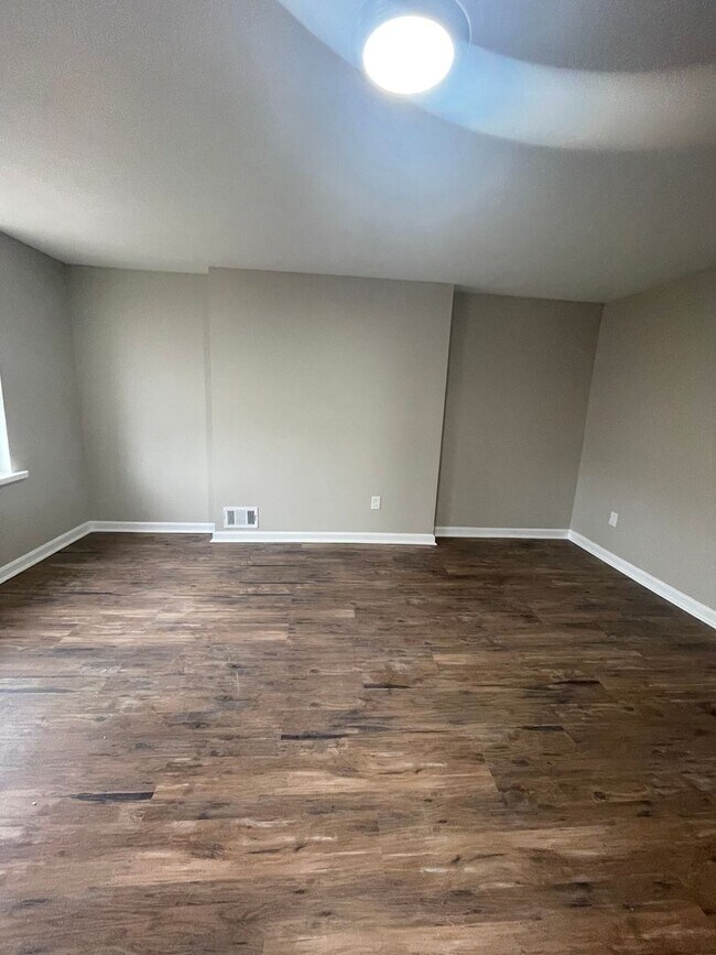 Building Photo - 230 S Negley Ave