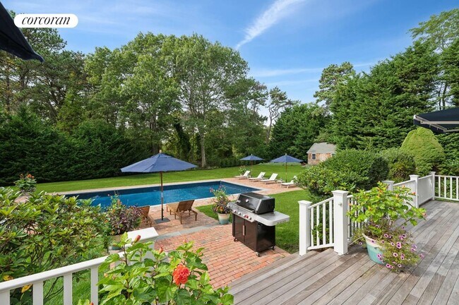 Building Photo - 270 Montauk Hwy