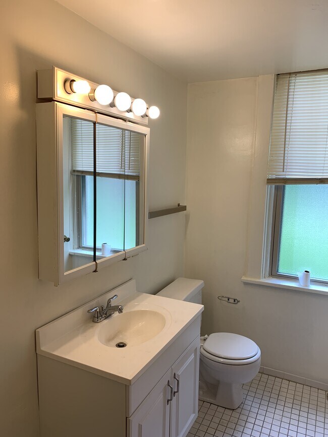 Building Photo - 6404 Forward Ave