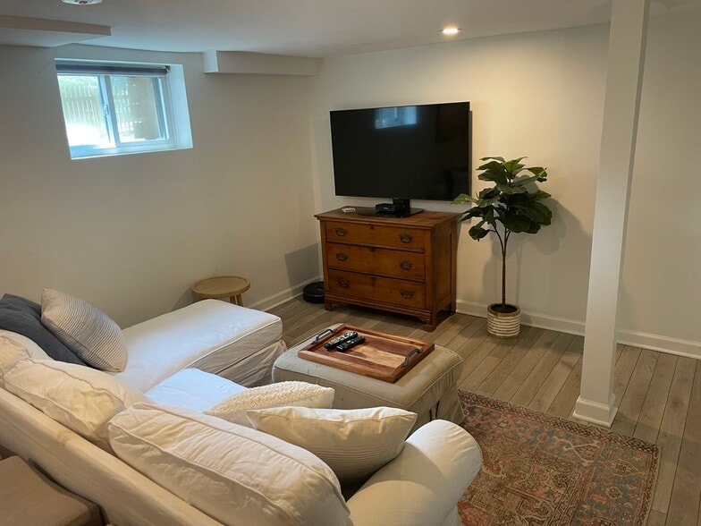 Building Photo - 402 N Cleveland St