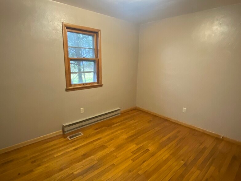 Bedroom - 3058 E County Road 50