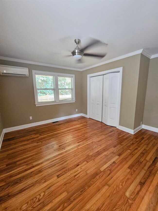 Building Photo - 850 Brookwood Dr
