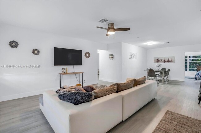 Building Photo - 230 NE 2nd Pl