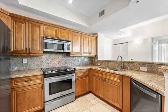 Building Photo - 720 S Sapodilla Ave