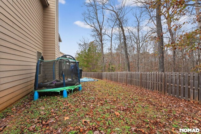 Building Photo - 1154 Paramount Dr