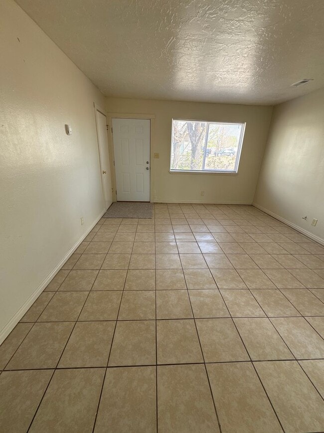 Building Photo - Lily Haven 07