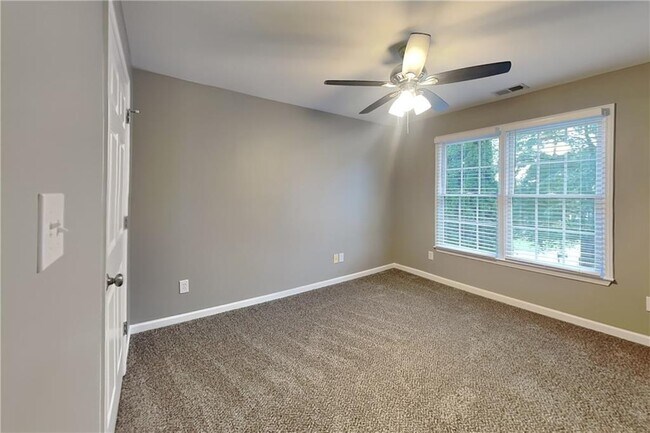Building Photo - 327 Laurel Glen Crossing