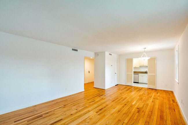 Building Photo - Charming 1BR/1BA Conveniently Located in Silver Spring