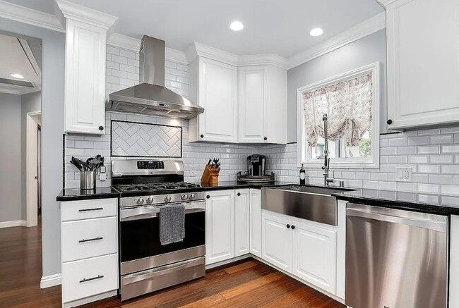 Building Photo - 13927 Leibacher Ave