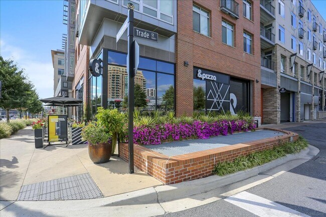 Building Photo - 10513 Weymouth St