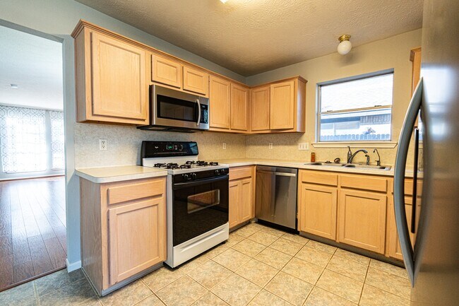 Building Photo - 16110 Cypress Valley Dr