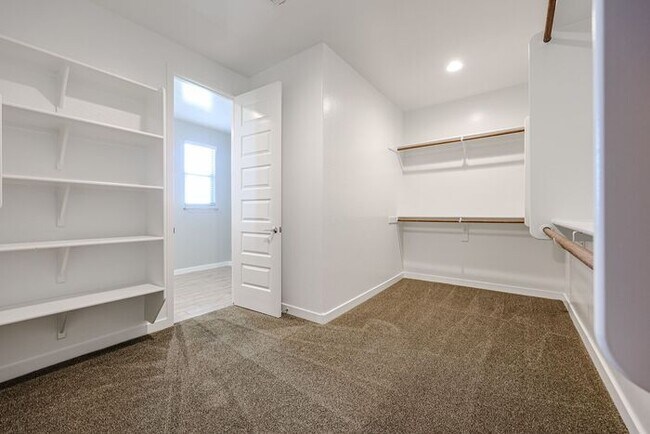 Building Photo - Available August 7th! Gated Community 4 Bedroom 3 Bathroom Home!