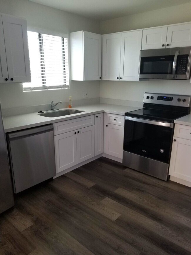 Building Photo - Charming Ground-Level 2BR/1BA with Private Patio Backyard