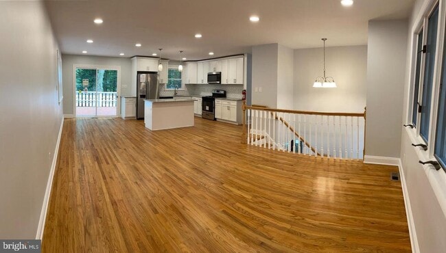 Building Photo - 13 Glen Dr