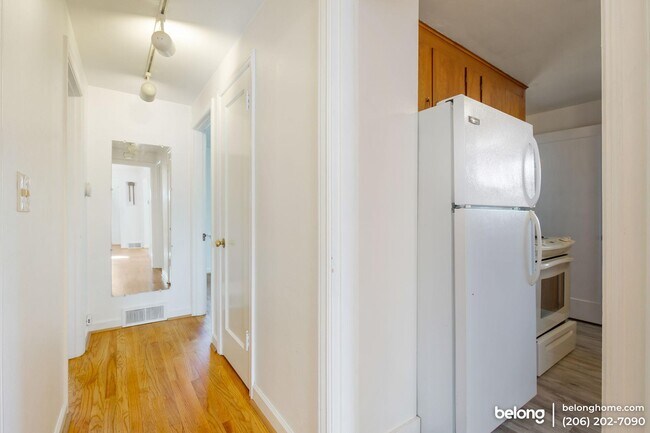 Building Photo - 3532 NE 87th St