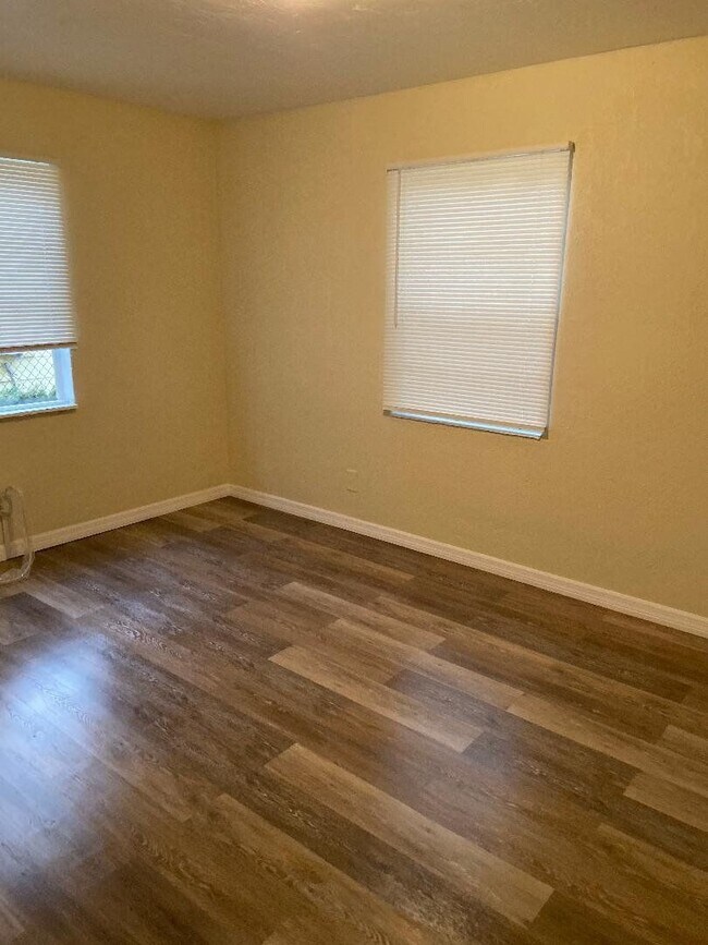Building Photo - House for Rent - St Petersburg 3 Bedroom 1...