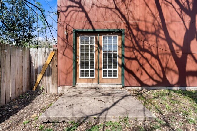 Building Photo - 2314 Parker Ln