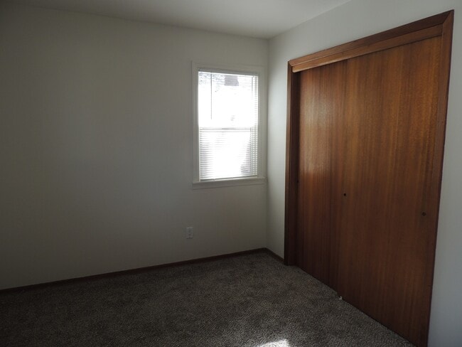 Building Photo - $1,750.00 – 2 Bed / 2 Bath Home with Fenced Yard, Fireplace, and Garage