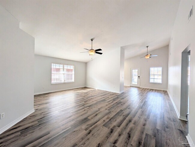 Building Photo - 28 Easton St