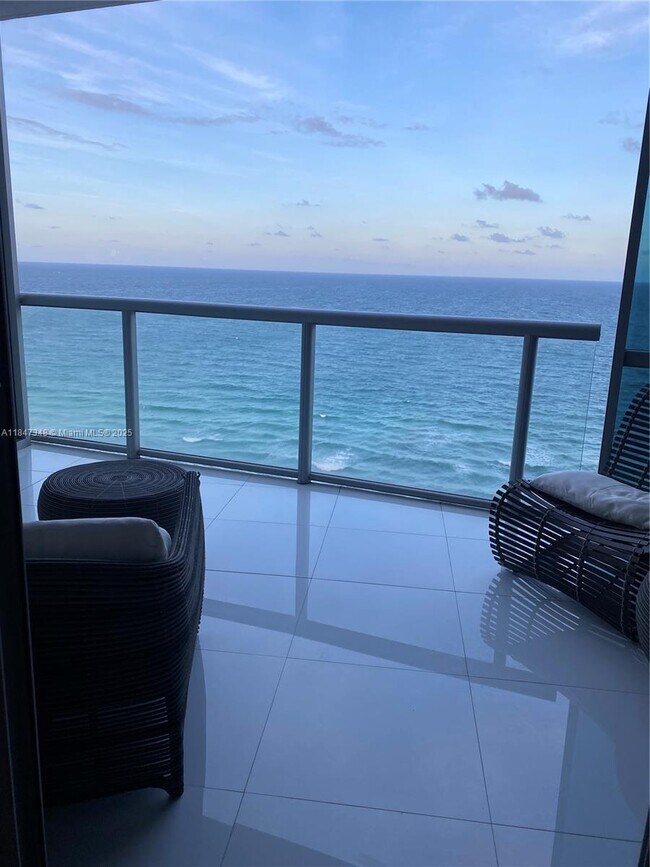 Building Photo - 17121 Collins Ave