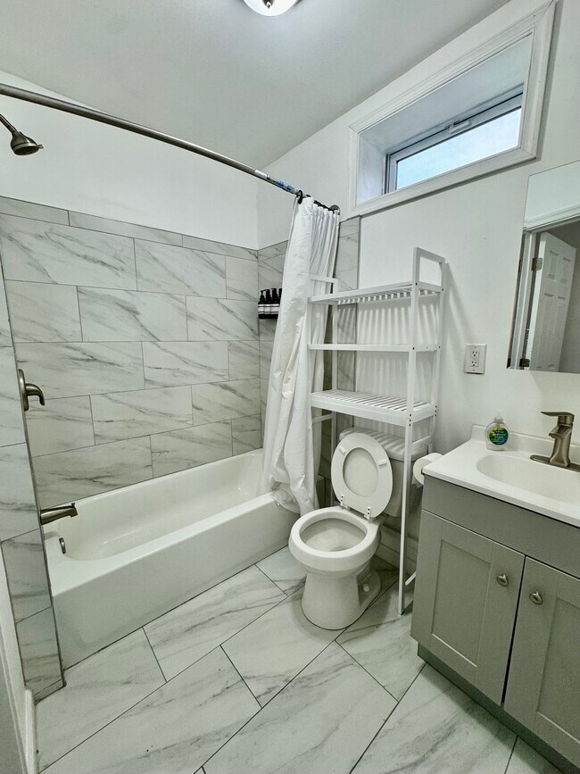 Building Photo - 1828 E Orleans St