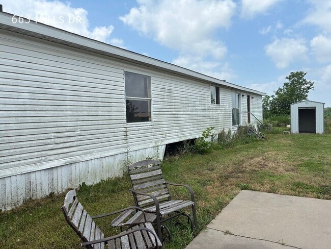 Building Photo - 663 W Mills Dr