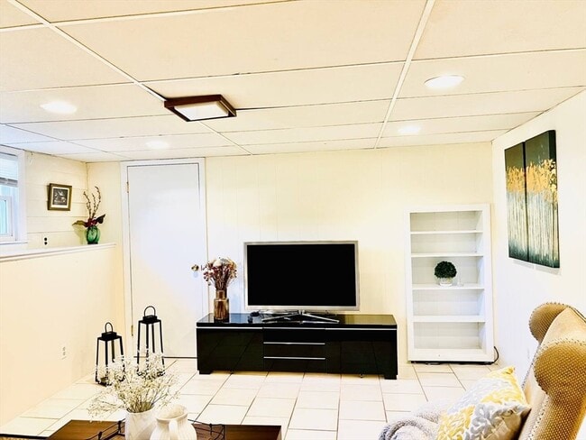 Building Photo - 5 Fred St