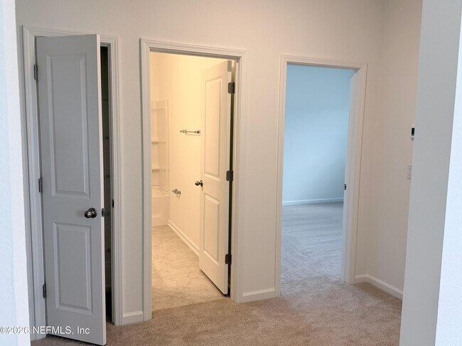 Building Photo - 523 Farmfield Dr