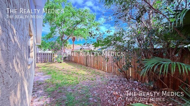 Building Photo - 10609 Wyndcliff Dr