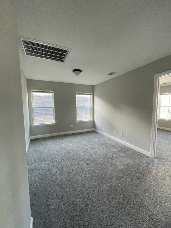 Building Photo - Home For Rent