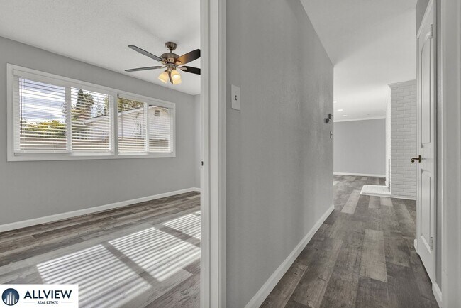 Building Photo - Serra Mesa 3 Bedroom Home with Private Yard & Oversized 2-Car Garage
