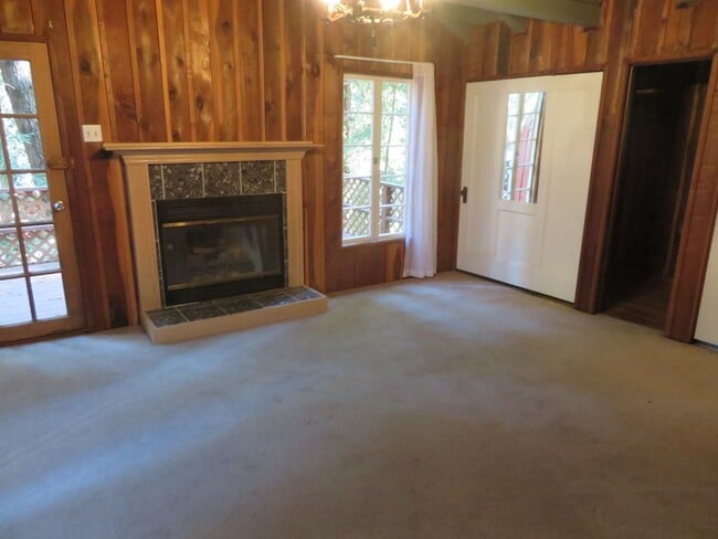 Building Photo - Serene mountain setting in Felton