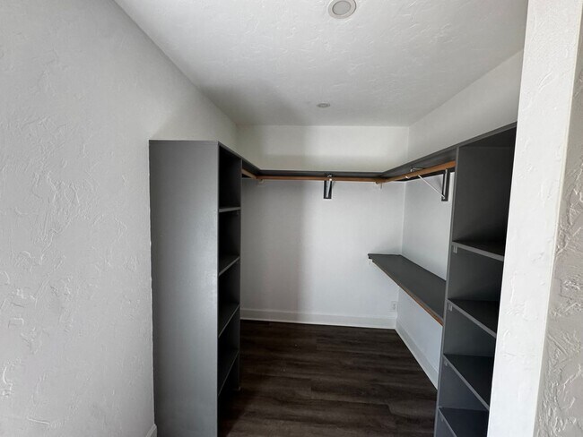 Building Photo - Spacious 3 Bedroom Home in South Eugene – Churchill Area