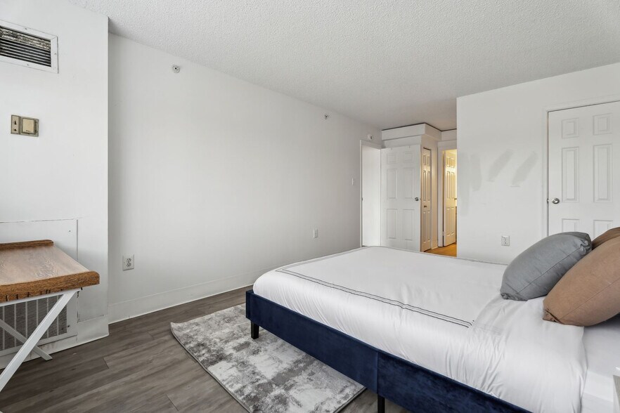 Building Photo - 1711 Bellevue Ave