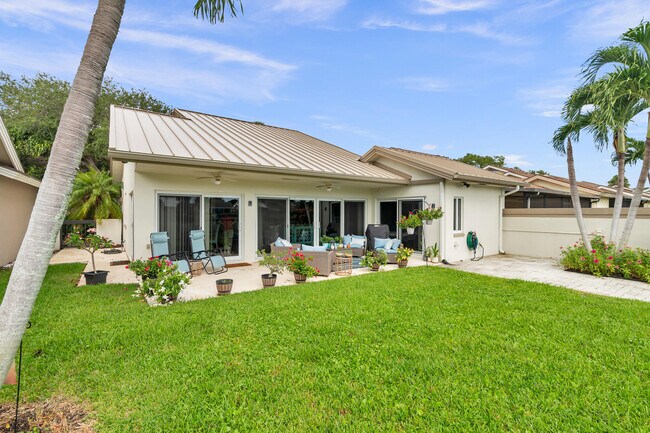 Building Photo - 233 River Park Dr