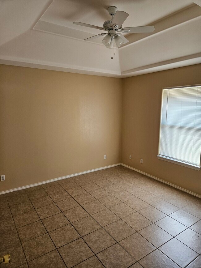 Building Photo - 904 S Palm Dr