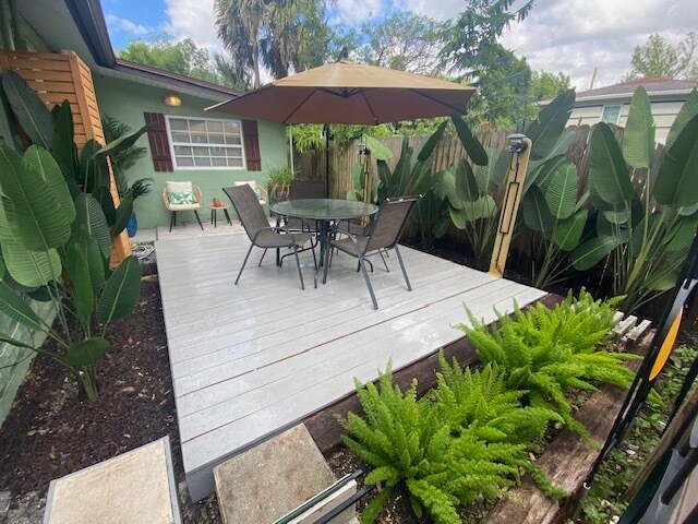 Deck Area - 2506 Formosa Ave