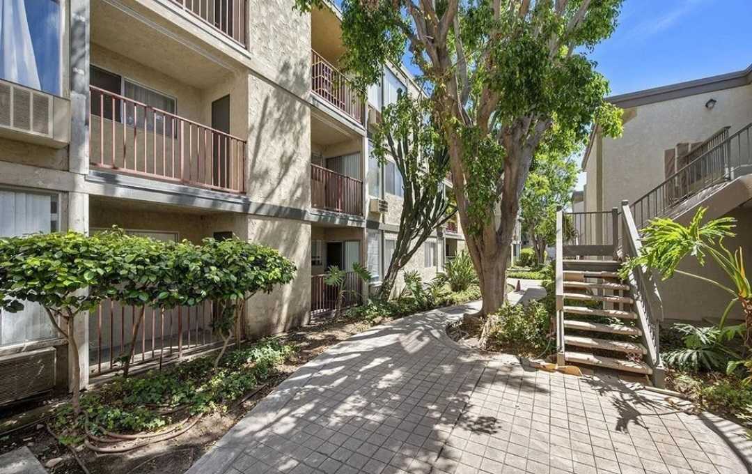 Building Photo - 6675 Mission Gorge Rd