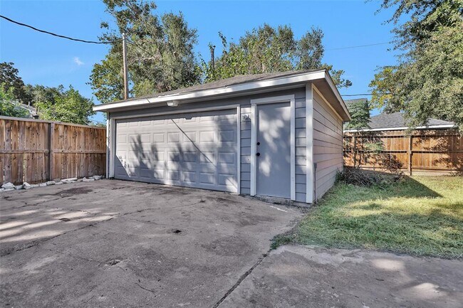 Building Photo - 9518 Kindletree Dr