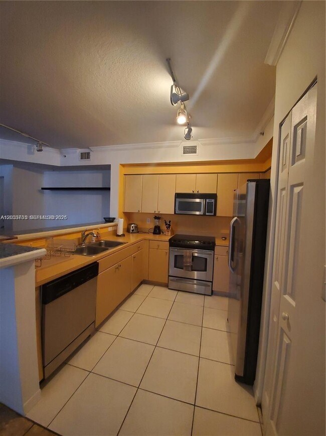 Building Photo - 6801 SW 44th St