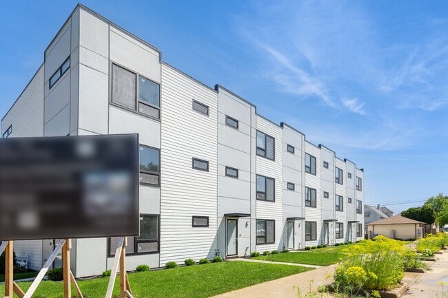 Building Photo - Forest Park - New Construction Luxury Townhomes!