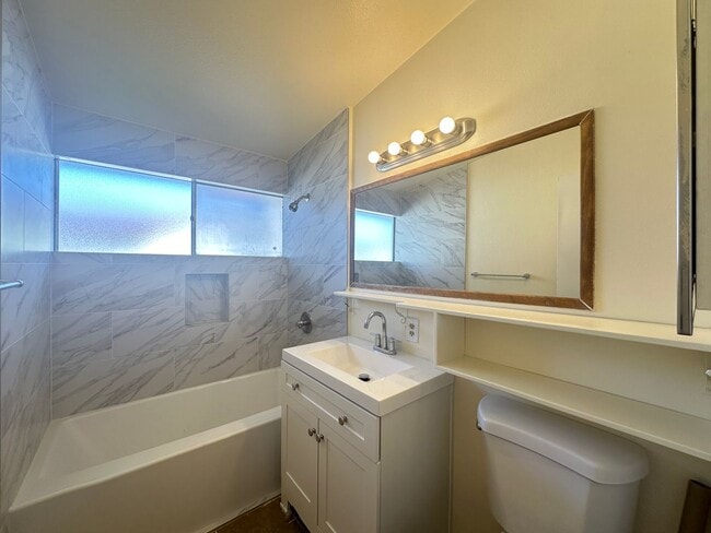 Building Photo - Washington & Jones