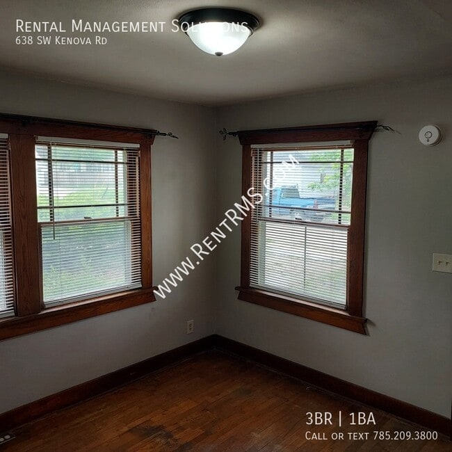 Building Photo - 638 SW Kenova Rd