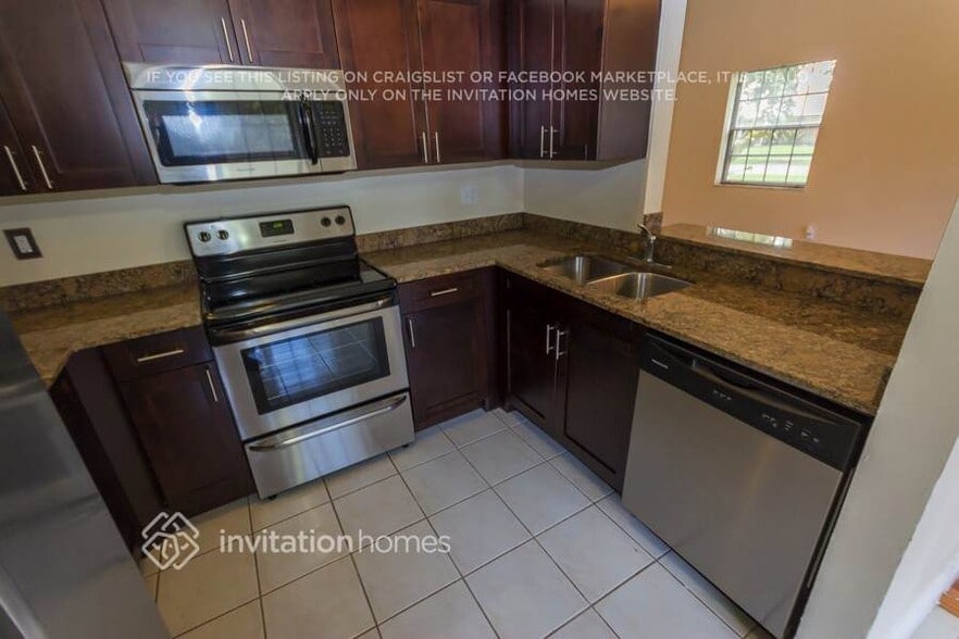 Building Photo - 842 SW 159th Terrace