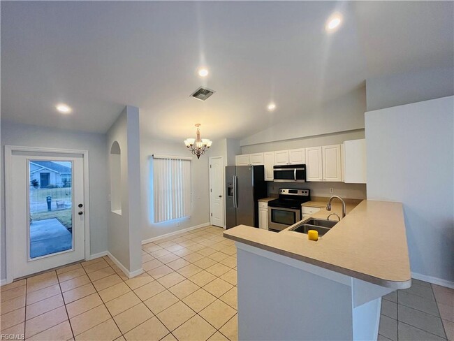 Building Photo - 313 NE 30th St