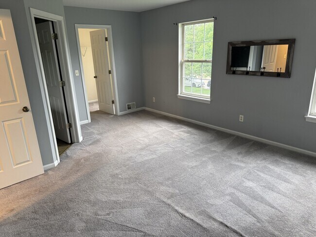 Building Photo - 384 Reston Cir
