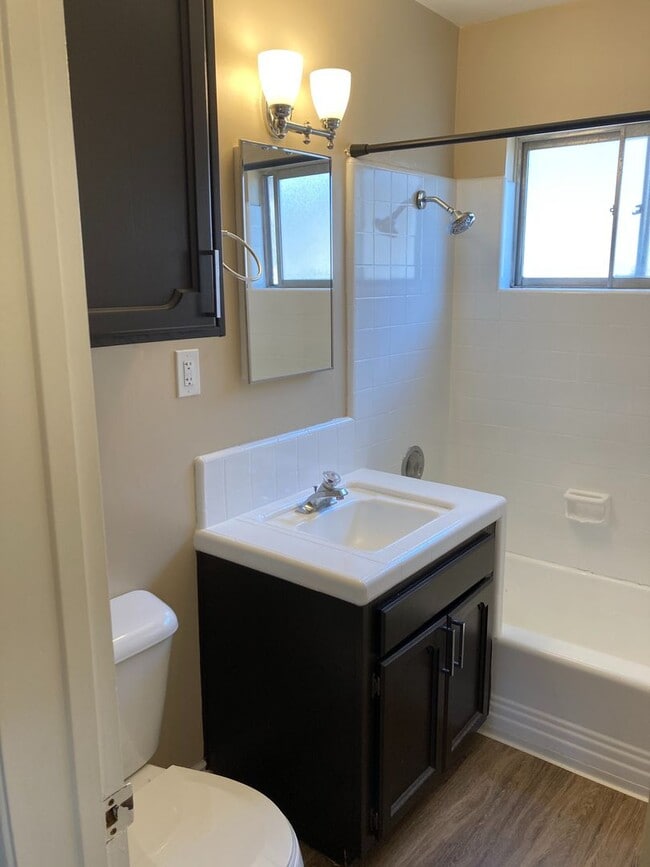 Building Photo - Upgraded 1 Bed/1 Bath in University Heights