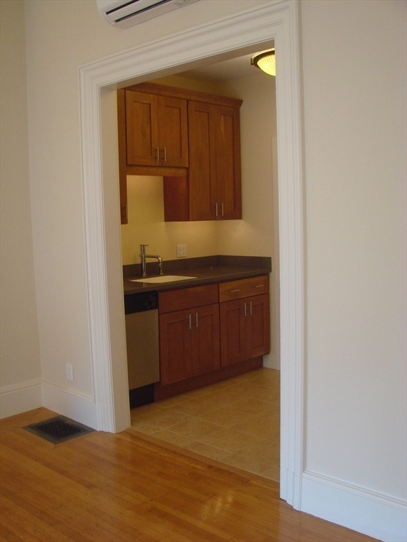 Building Photo - 404 Marlborough St