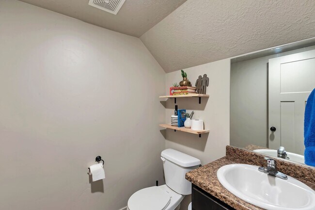 Building Photo - 154 1325 W